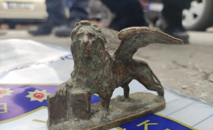 Tunceli’de tarihi eser niteliğinde aslan ve melek figürü ele geçirildi