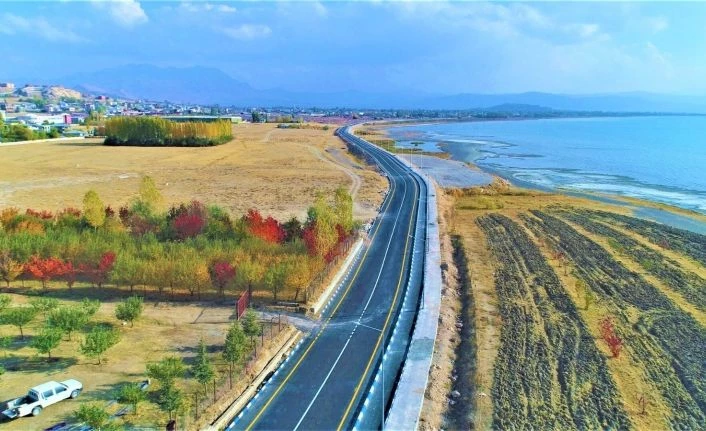Tuşba Belediyesinin yaptırdığı sahil yolu trafiğe açıldı