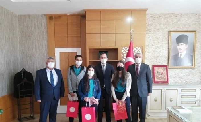 Uzaktan eğitim sorununu tablet ile giderdiler