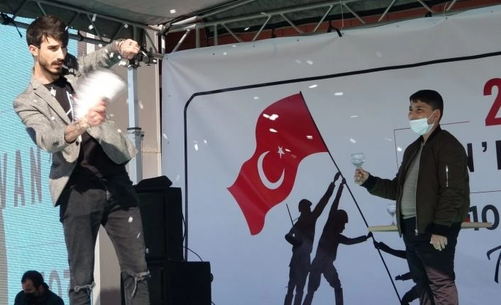 Van Gölü sahilinde kurtuluş etkinlikleri