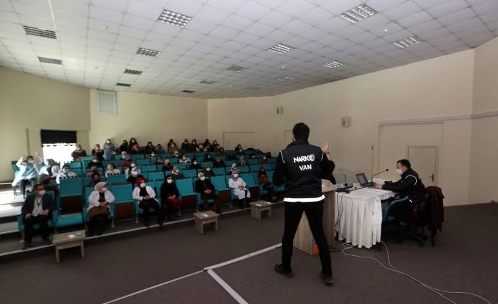 Van’da kadınlara uyuşturucu ile mücadele semineri