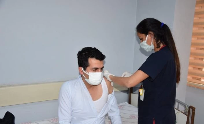 Van’da korona virüs aşılama çalışmaları devam ediyor