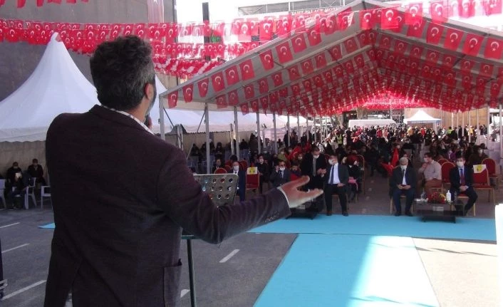 Van’ın düşman işgalinden kurtuluşu yöresel türkülerle kutlandı