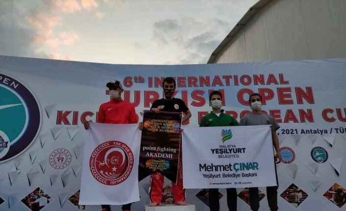 Yeşilyurt Belediyespor kick-boks takımı, Avrupa"dan başarılı döndü