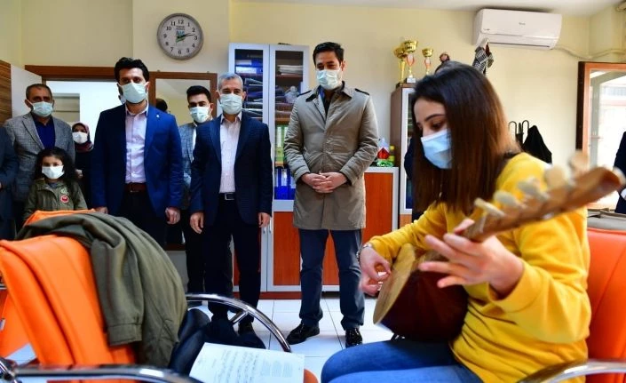 Yeşilyurt’ta sanat kurslarını ziyaret