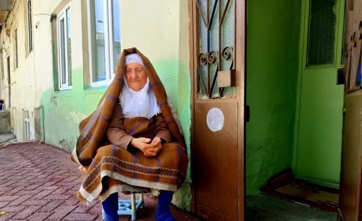 98 yaşındaki kadına sahte parayla zekat verdiler