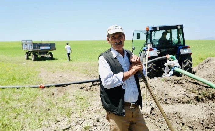 Ağrılı çiftçiler kuraklık nedeniyle kendi imkanlarıyla sulama yapmaya başladı