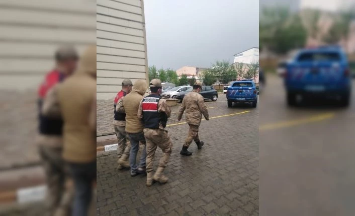 Ardahan’da 9 düzensiz göçmen yakalandı, 1 kişi tutuklandı