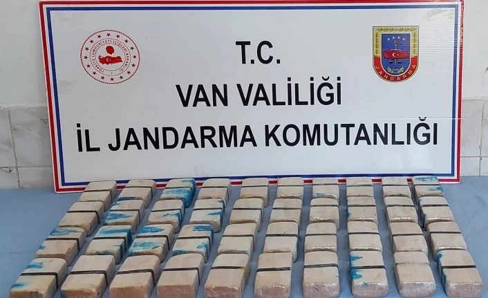 Atlı uyuşturucu kaçakçıları jandarmaya takıldı