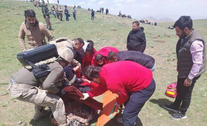Babasının ölüm haberiyle nöbet geçiren gence atlı ve helikopterli sağlık ekibi yetişti