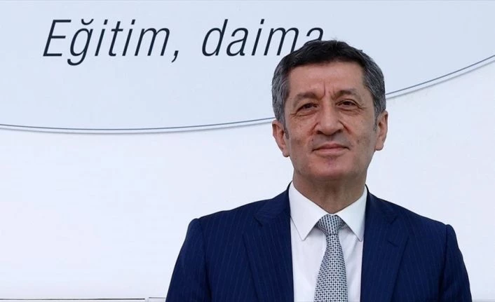 Bakan Selçuk gençleri saat 19.19