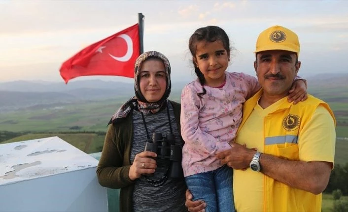 Beş ilin ormanlarına ailecek göz kulak oluyorlar