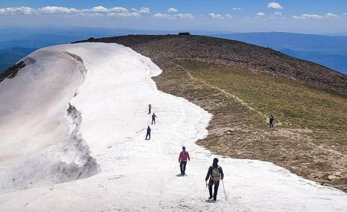 Bingöl’de doğa gezisi, 2900 rakımlı Sülbüs’e çıktılar