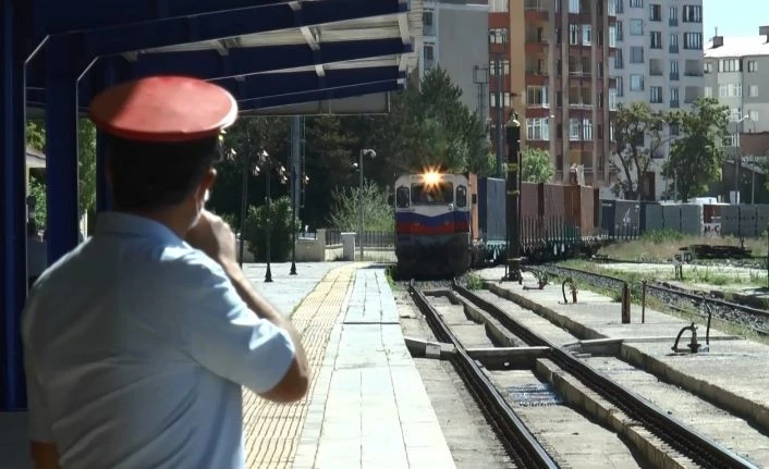 Çin’e gidecek olan 41 vagonlu 2 ihracat treni Erzurum’a ulaştı