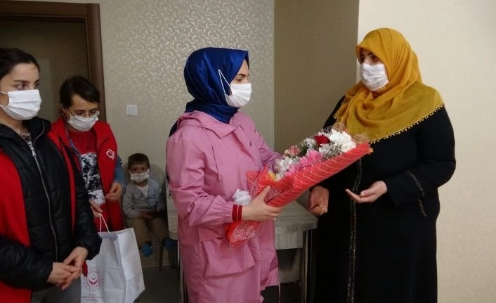 Engelli 3 çocuk annesi kadın ‘yılın annesi’ seçildi
