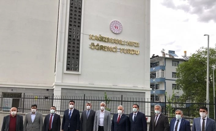 Ermeniler tarafından şehit edilen şairin adı yurda verildi