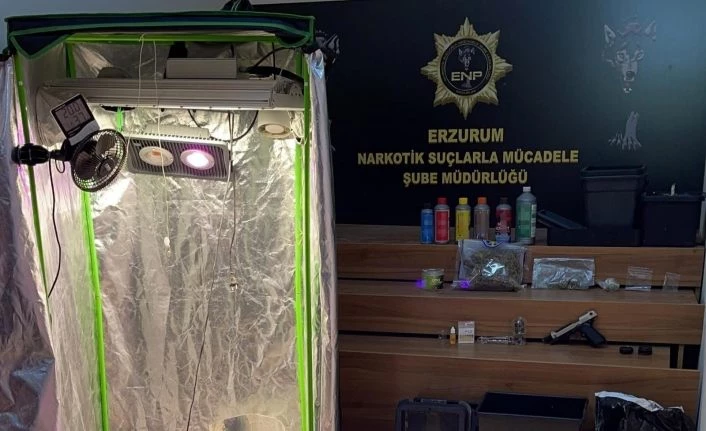 Evde uyuşturucu yetiştirmek için özel düzenek kuran şahıslar yakayı ele verdi