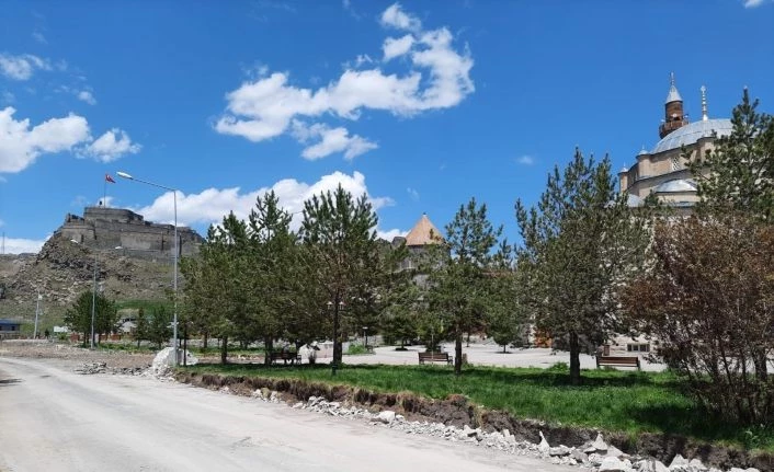 Evliya Cami etrafı tarihi dokuya uygun olarak yapılacak