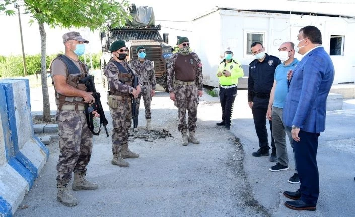 Gürkan, güvenlik güçleriyle bayramlaştı