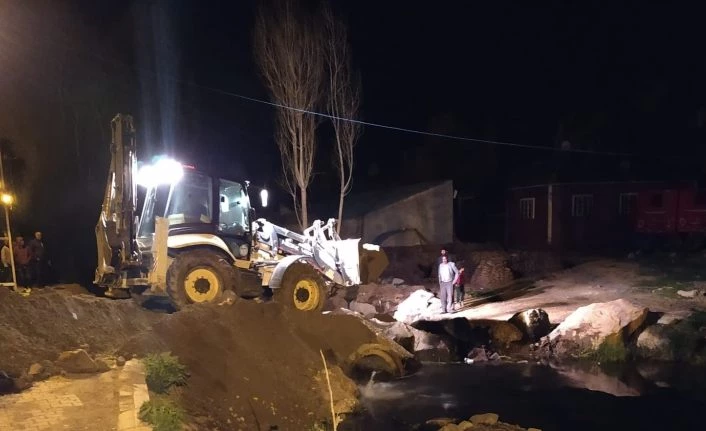 Van'da iki mahalle arasındaki ulaşımı sağlayan köprü onarıldı