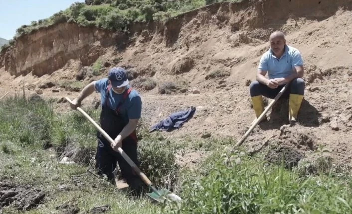 İmece usulü su kanalı temizliği