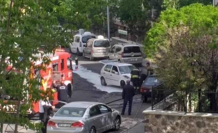 İşe gitmek için çalıştırdığı aracı bir anda alev aldı