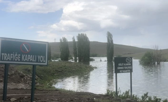Kars Baraj gölü etrafa pis koku saçıyor