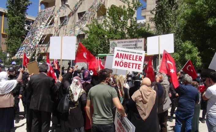 Kocası PKK tarafından şehit edilen anne dağa kaçırılan kızını istiyor