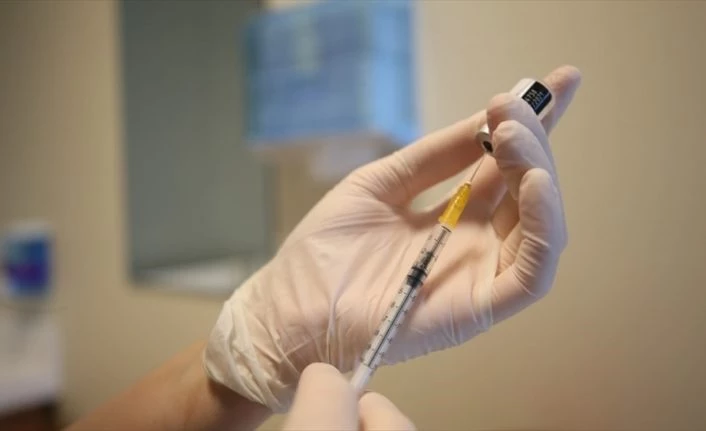 Kovid-19 salgınıyla mücadelede uygulanan toplam aşı sayısı 27 milyon 761 bin 989 doz oldu