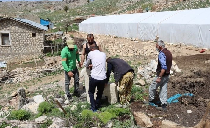 Müze ve köylülerin işbirliği tarihi mezarları kurtardı
