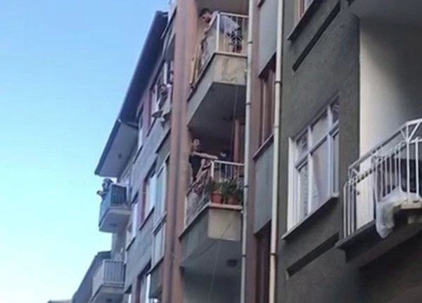 Polisin müdahalesi engelli şahsı kurtardı