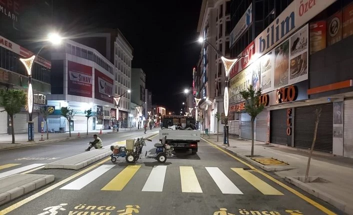 Van Büyükşehir Soydan Kavşağı’nın yol çizgilerini tamamladı