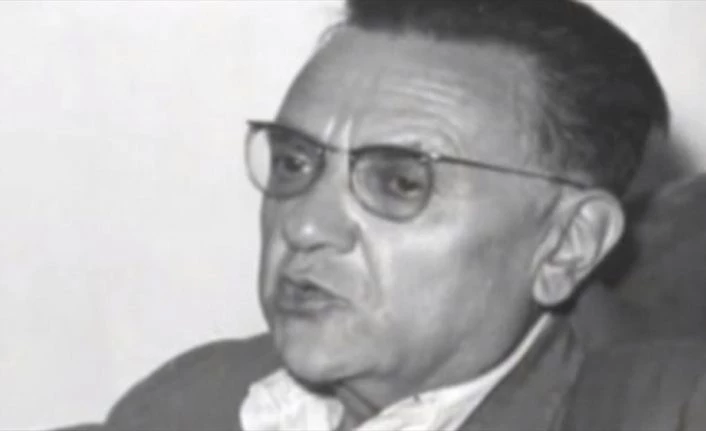 Türk edebiyatında modern anlamda denemelerin öncü ismi: Nurullah Ataç