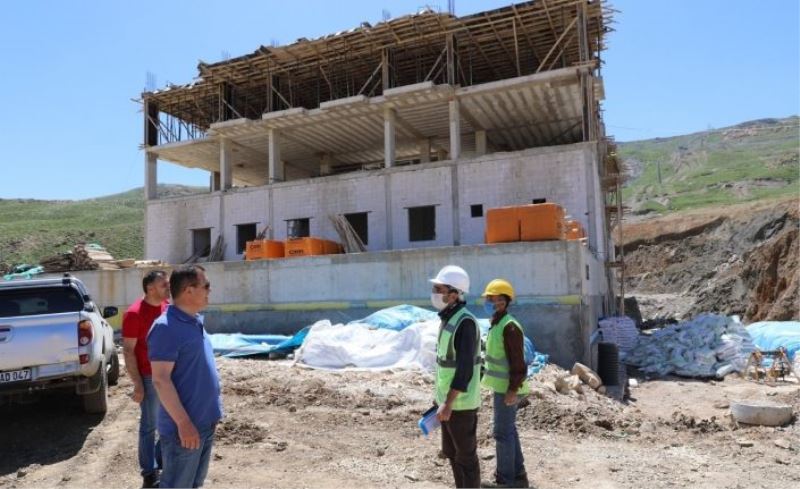 Vali Akbıyık, kayak merkezini ziyaret etti
