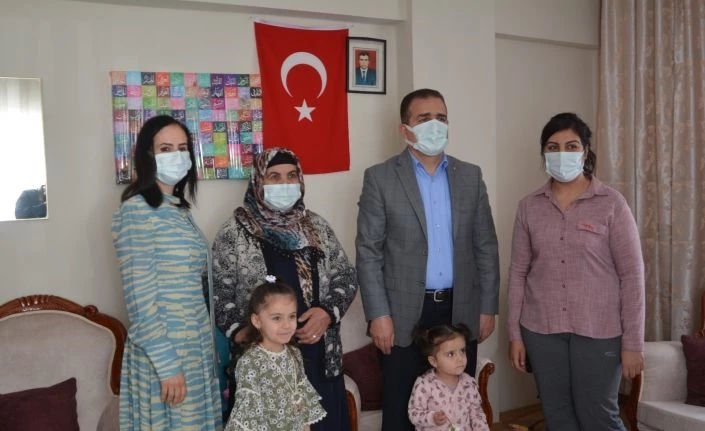 Vali Akıbıy’tan şehit ailesine ziyaret
