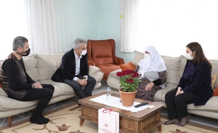 Validen şehit ailesine ziyaret