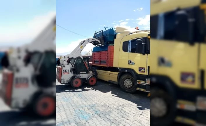 Van Büyükşehir Belediyesinden Bahçesaray ve Çatak’a sac sıvat desteği