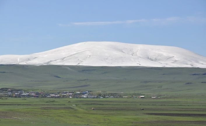 Yüksek kesimler Mayıs’ta beyaza büründü