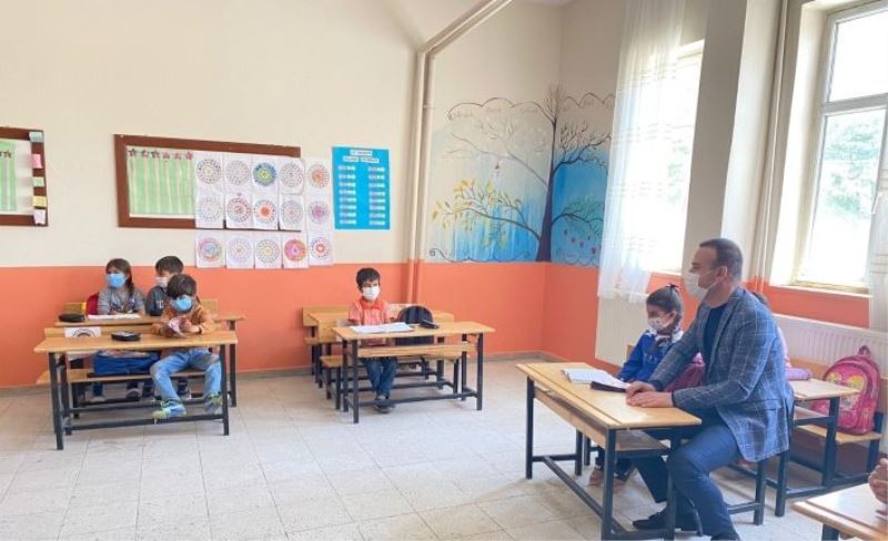 Ağrı Milli Eğitim Müdürü Tekin, Doğubayazıt’taki köy okullarını ziyaret etti