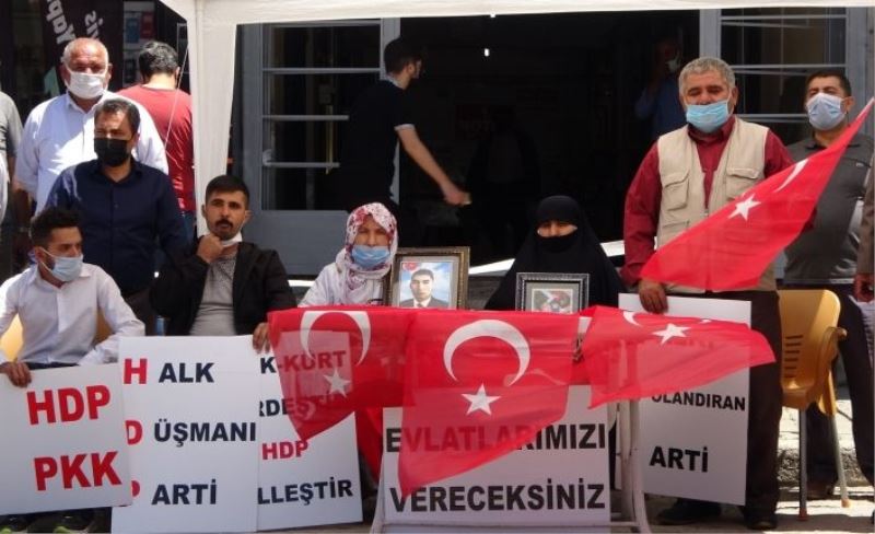 Annelerin HDP önündeki evlat nöbeti sürüyor