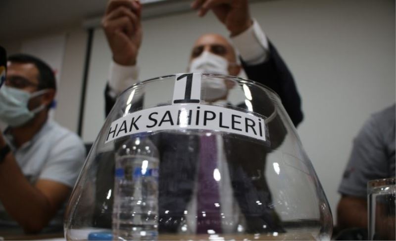 Elazığ’da biten konutlar teslim edilmeye devam ediyor, 376 depremzede daha evlerine kavuştu