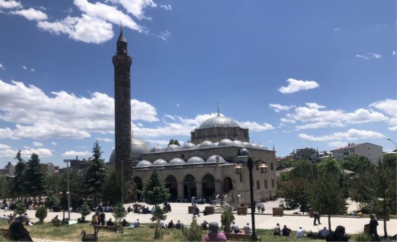 Kars’ta camilerde yağmur duası edildi