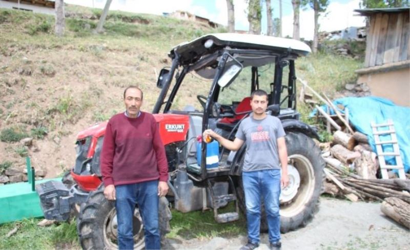 Oğlu traktörle kaza yaptı, kaskodan parasını alamıyor