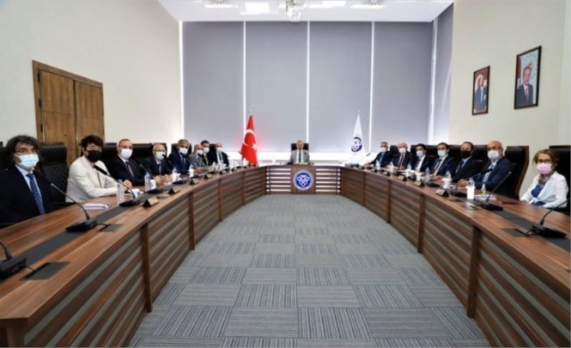Rektörlüğün yeni binasında ilk yönetim kurulu toplantısı yapıldı